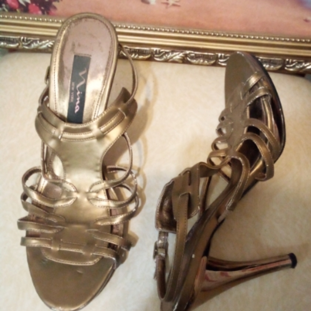 Gold Pumps